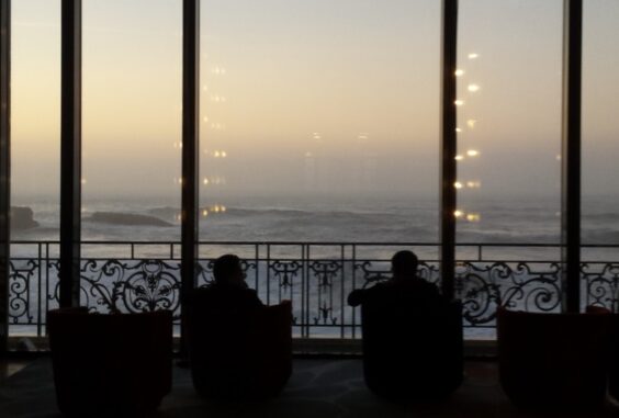 Résidence d’écriture à Biarritz. Lundi : « Toutes les nuits sont belles, surtout celles où je ne dors pas », Sylvie Neron-Bancel