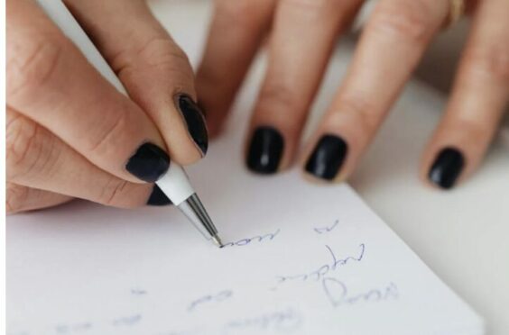 Tenir un journal, une routine d’écriture féconde pour Lola Lafon