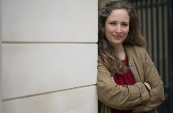Catherine Merle : « L’acte d’écrire permet de se positionner dans le monde »